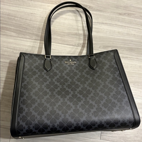 Kate spade bag and matching wallet
Brand new without tag - Picture 2 of 12